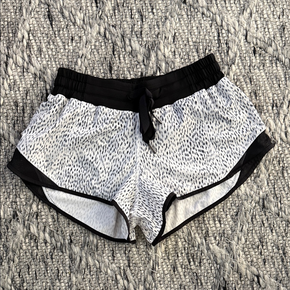 EUC Lululemon Size 4 Hotty Hot Shorts